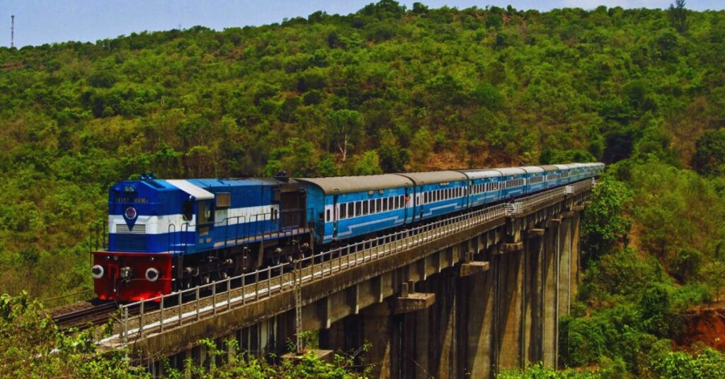 कोकण रेलवे ट्रैक
