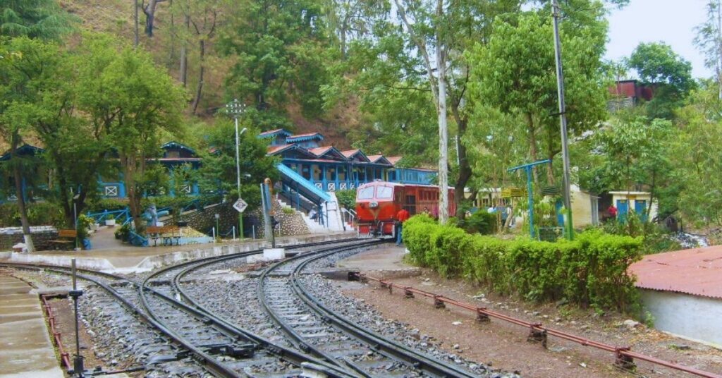 बरोग रेलवे स्टेशन, हिमाचल प्रदेश