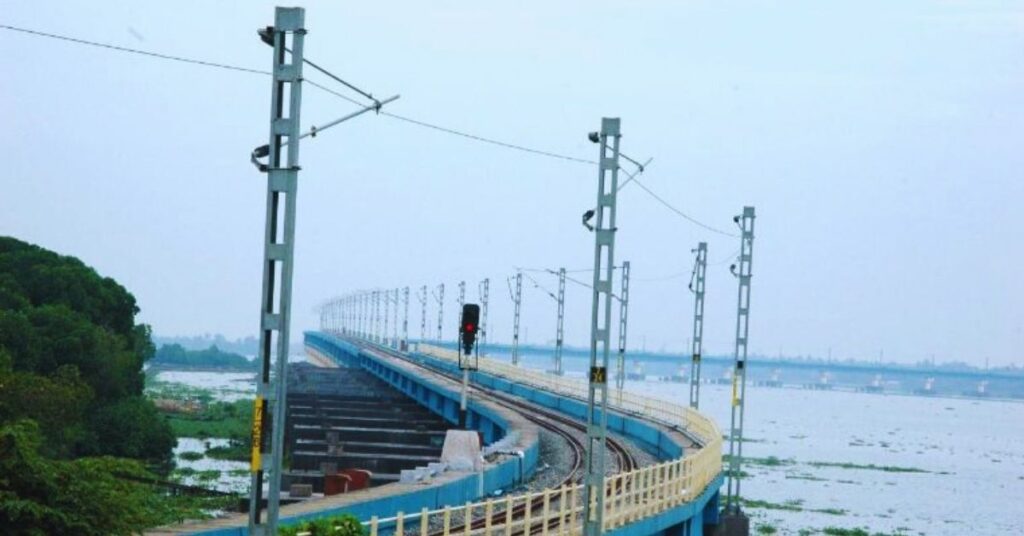 वेम्बनाड रेल ब्रिज, केरल